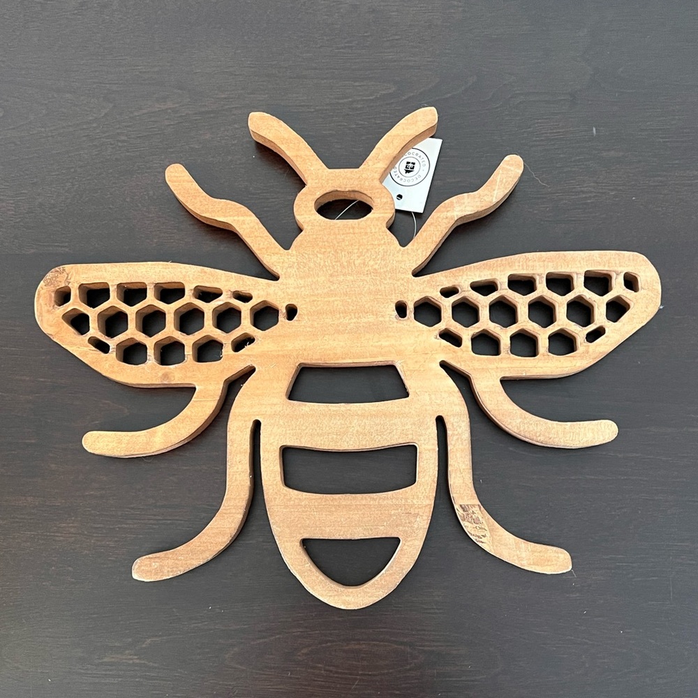 Decocrated Wooden Bee Decor